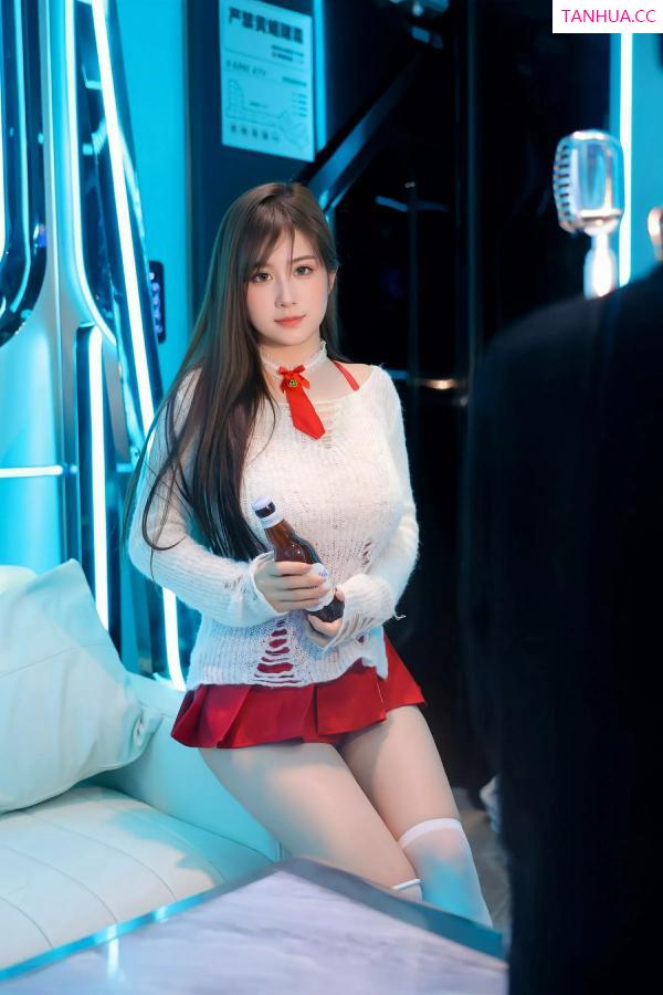   [XiuRen]高清写真图 2025.06.26 No.10470 小肉肉咪 红色短裙第4张图片